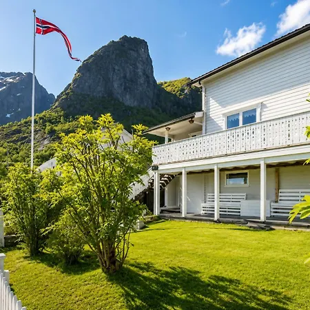 Reine Lofoten Retreat With Stunning Fjord Views Casa de Férias Moskenes