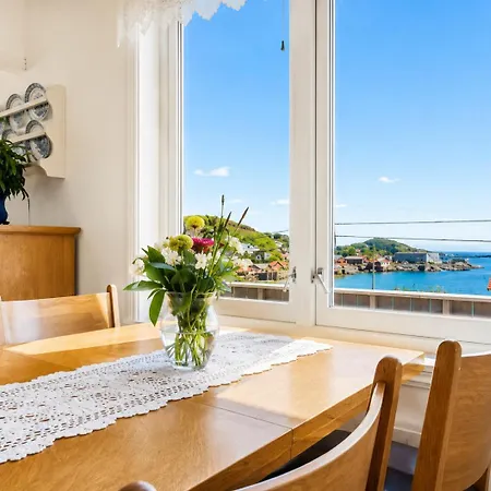 Reine Lofoten Retreat With Stunning Fjord Views *