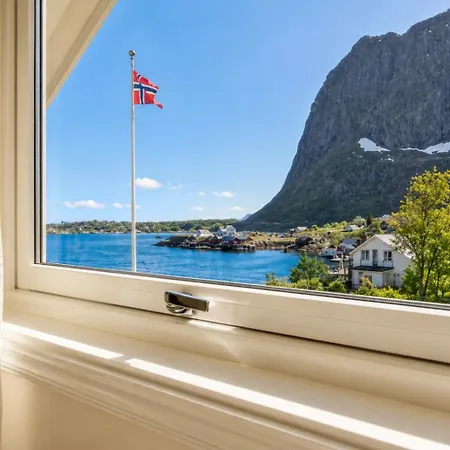 Reine Lofoten Retreat With Stunning Fjord Views Moskenes